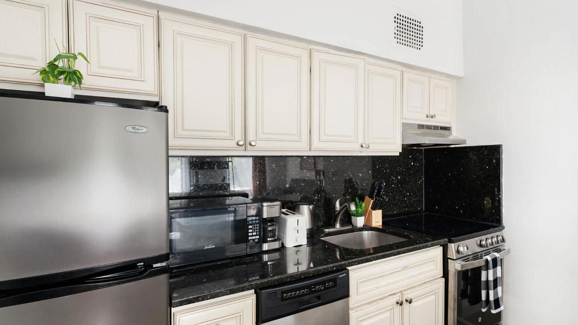 26-2b Gramercy Large 1br Wd In Unit Courtyard