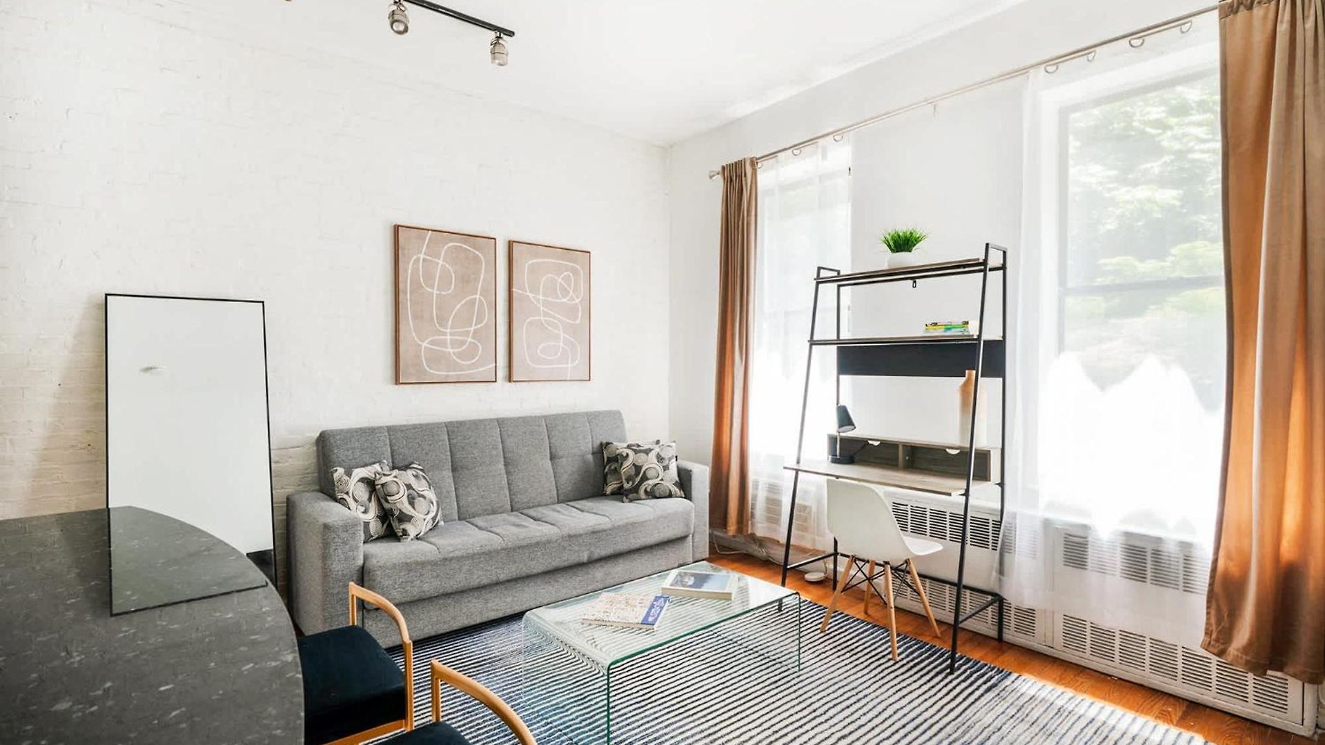 26-2b Gramercy Large 1br Wd In Unit Courtyard