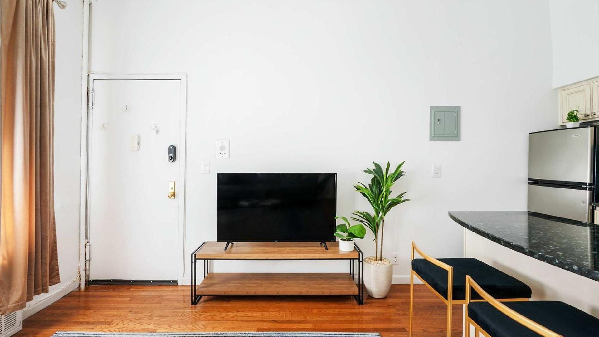 26-2b Gramercy Large 1br Wd In Unit Courtyard