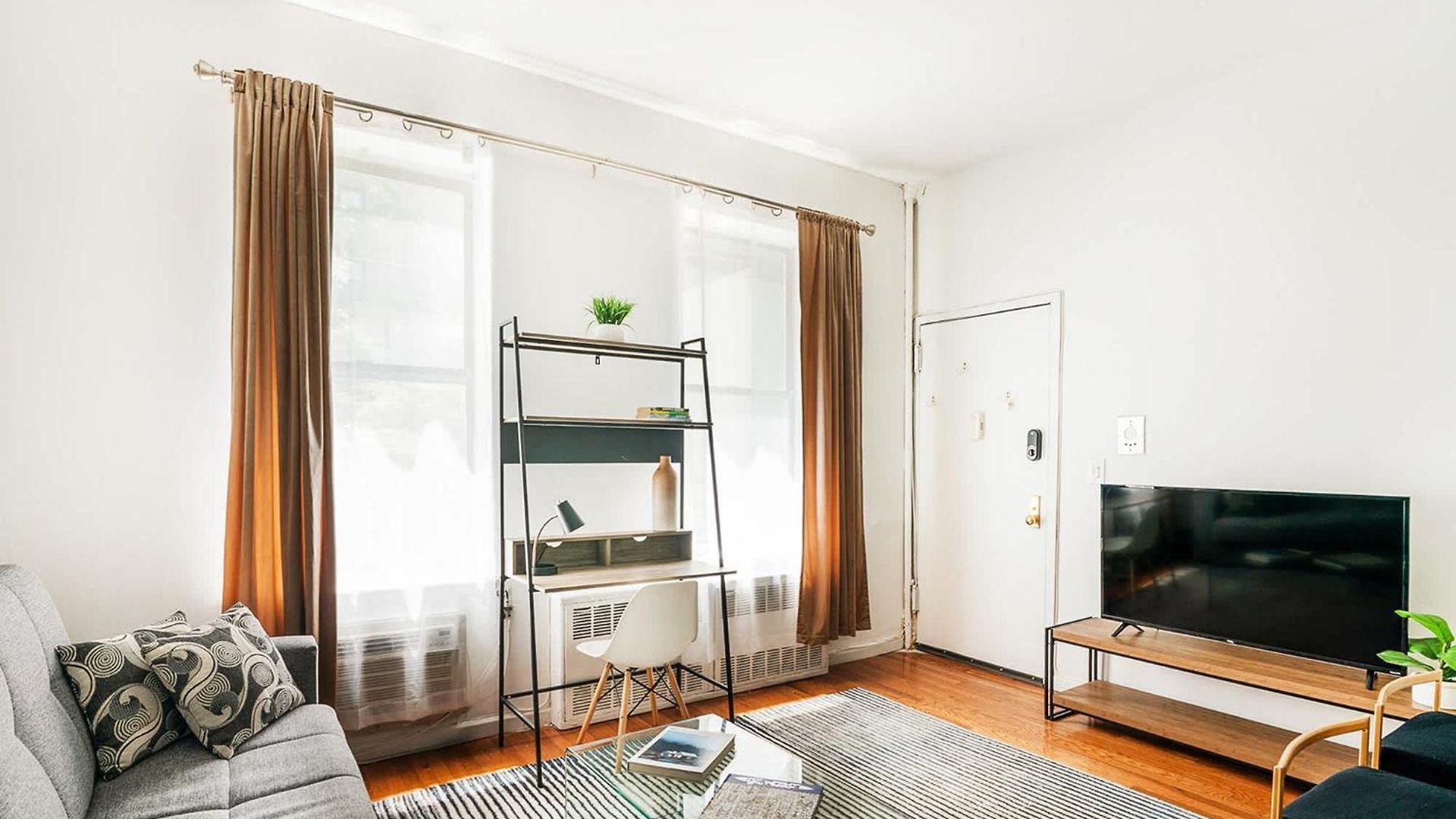 26-2b Gramercy Large 1br Wd In Unit Courtyard Apartment *