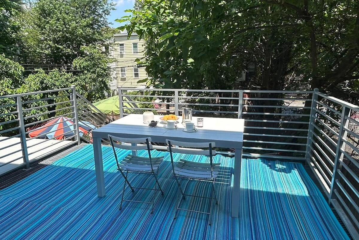 Serene Brooklyn Escape Near Cafes & Park, Sleeps 5 *