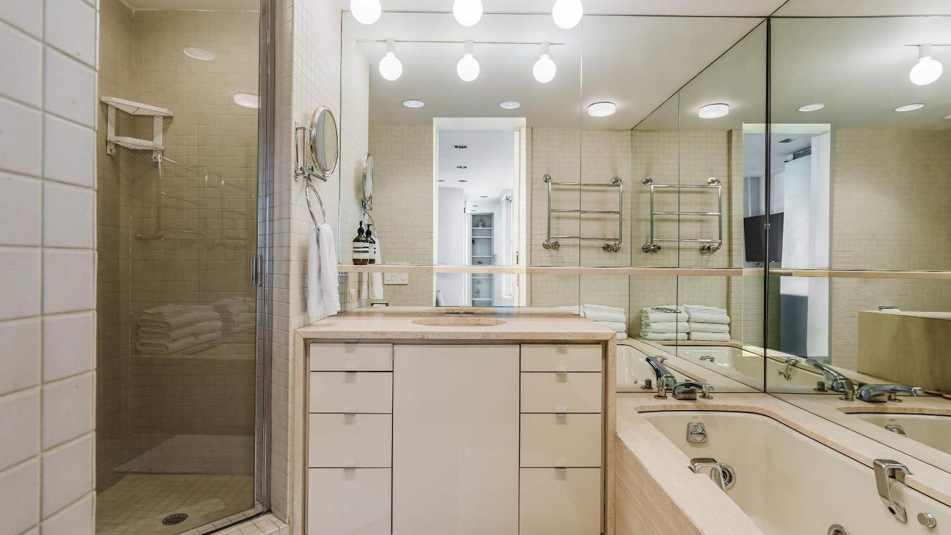 Private Beautiful Townhome W Zen Garden * New York