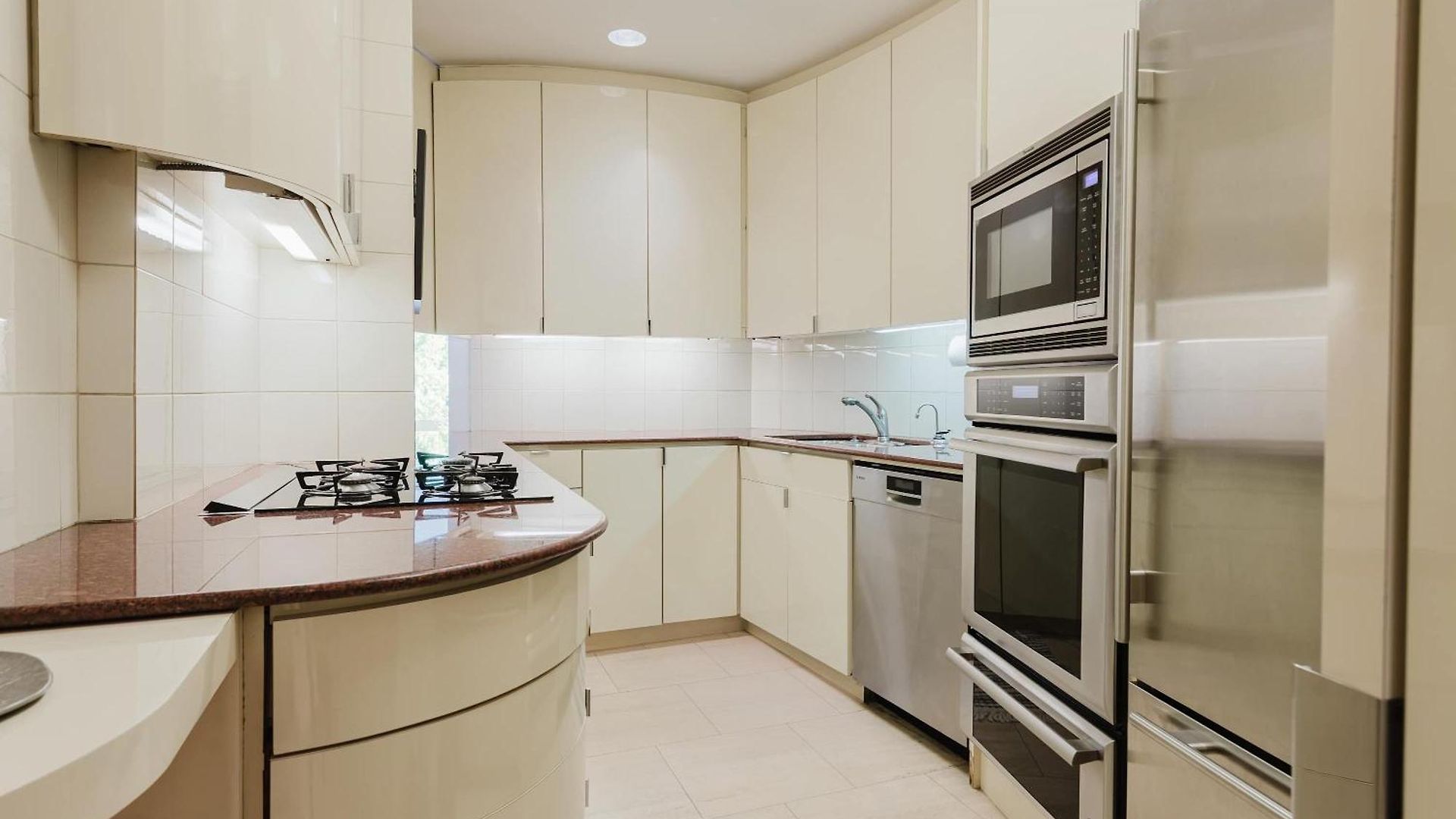 Private Beautiful Townhome W Zen Garden