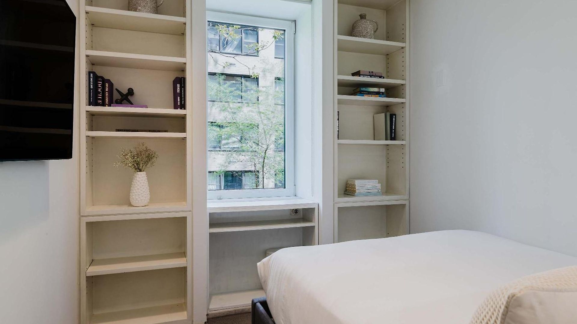 Private Beautiful Townhome W Zen Garden * New York