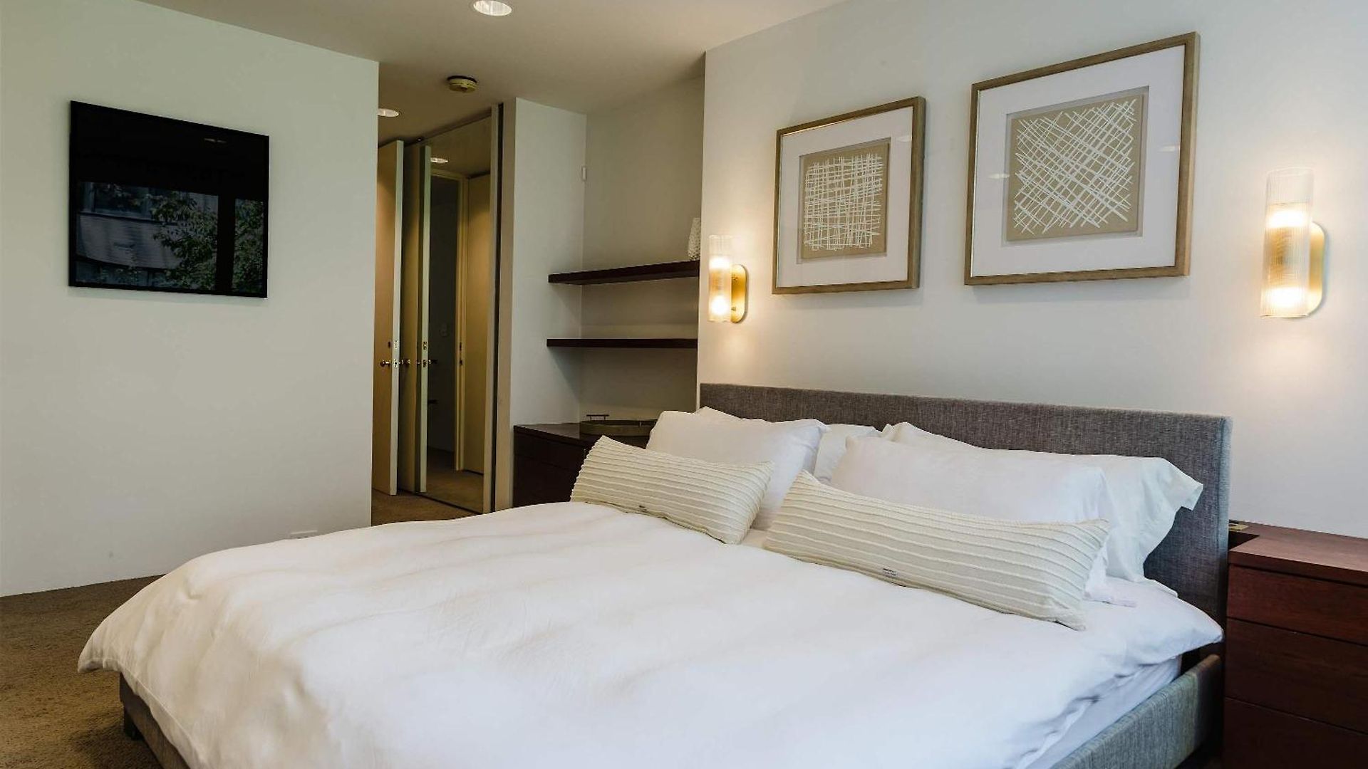 Private Beautiful Townhome W Zen Garden Holiday home
