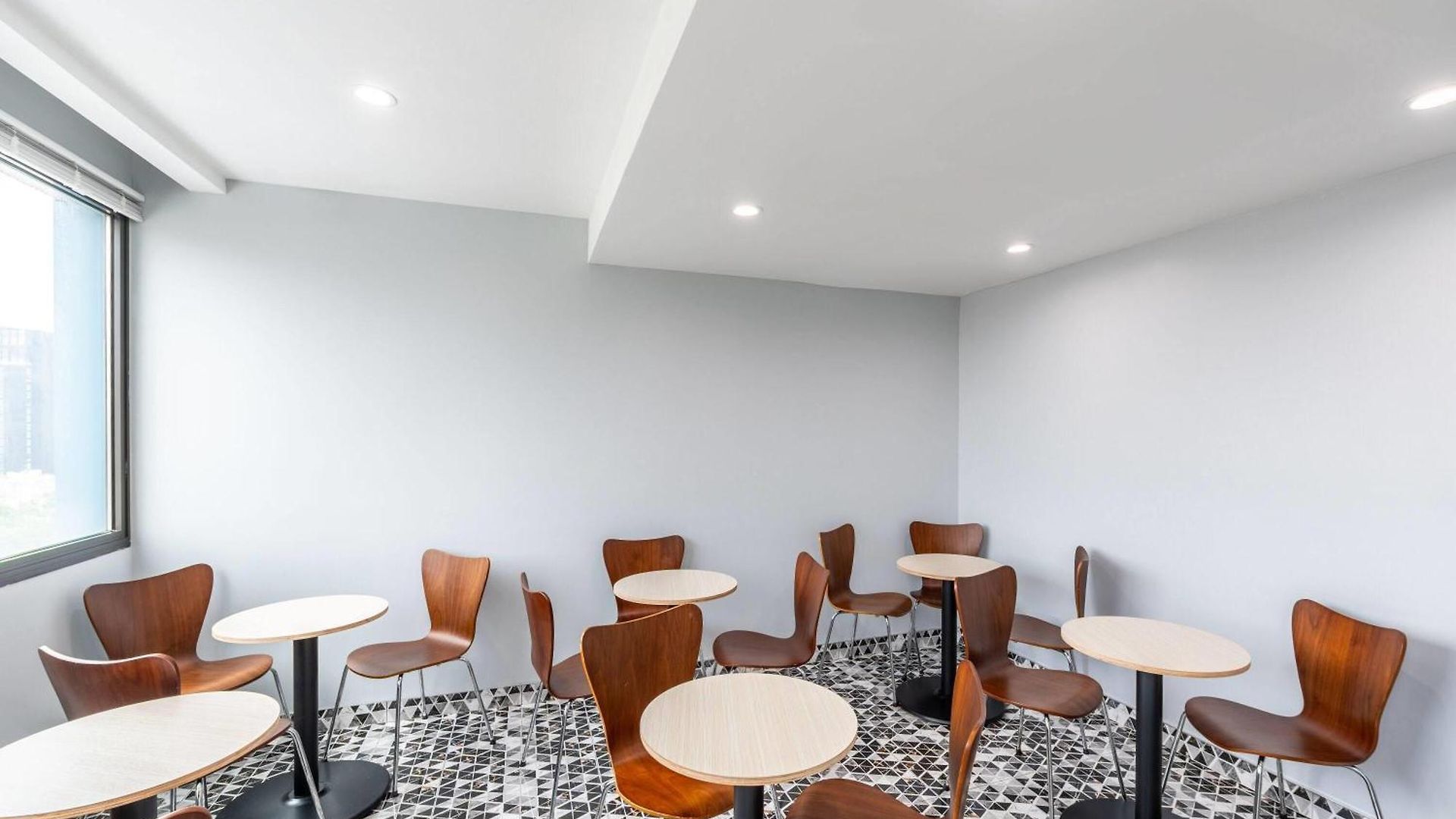 Days By Wyndham Chinatown Hotel