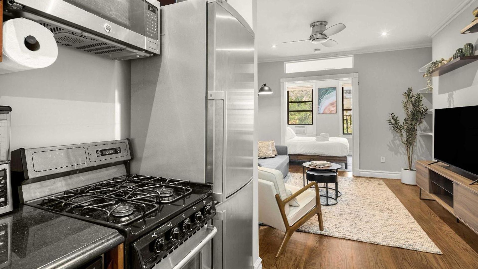 Stylish In Trendy East Village Apartment *