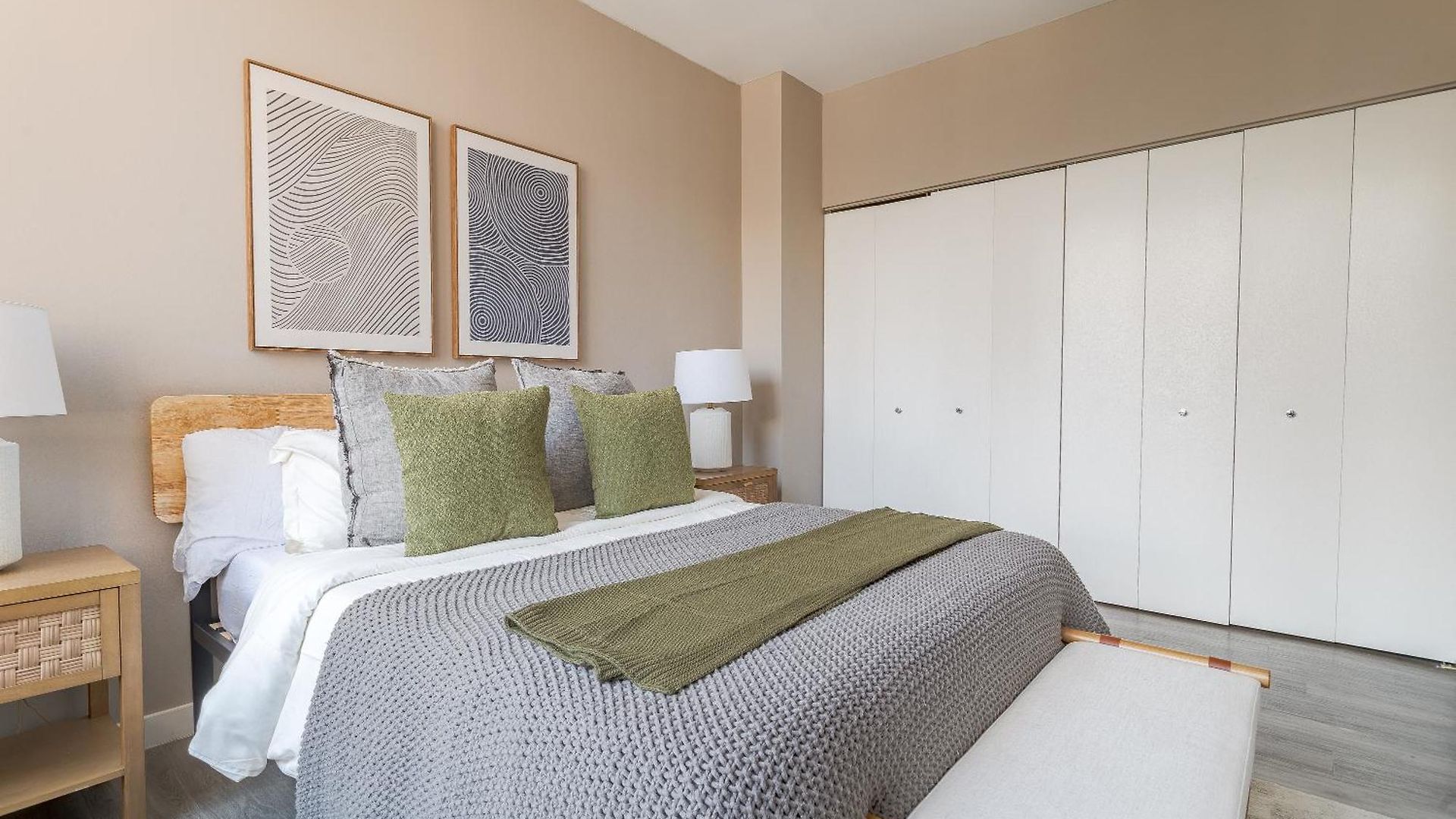 Chic Nyc Steps From Times Square With 2 Bedroom *
