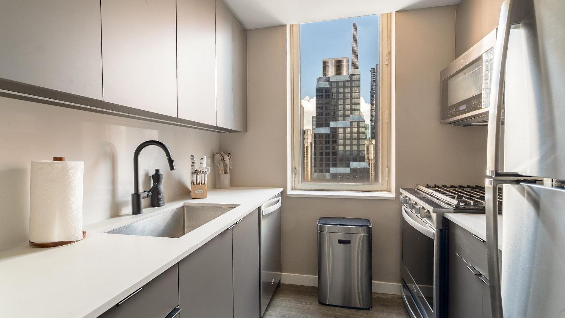 Apartment Chic Nyc Steps From Times Square With 2 Bedroom