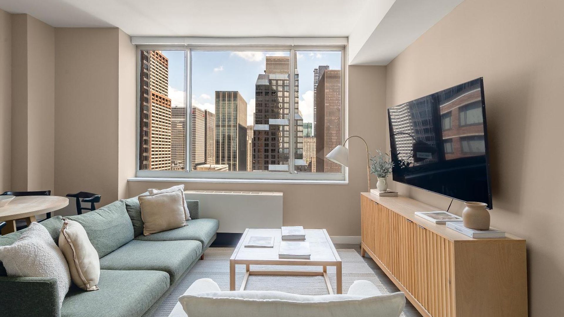 Apartment Chic Nyc Steps From Times Square With 2 Bedroom New York