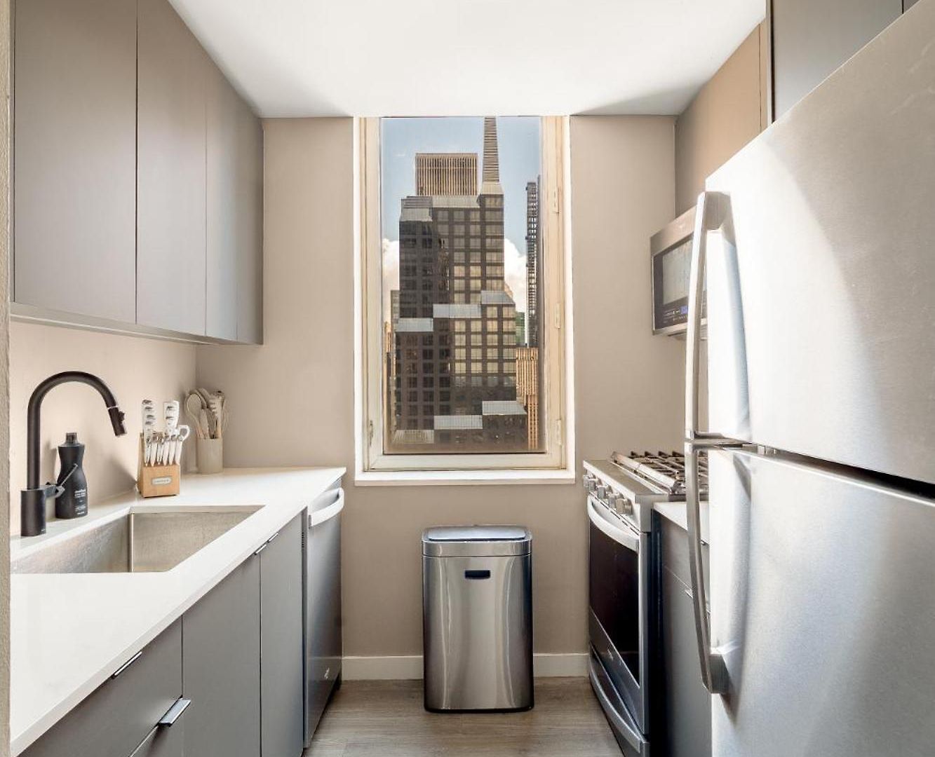 Chic Nyc Steps From Times Square With 2 Bedroom Apartment New York