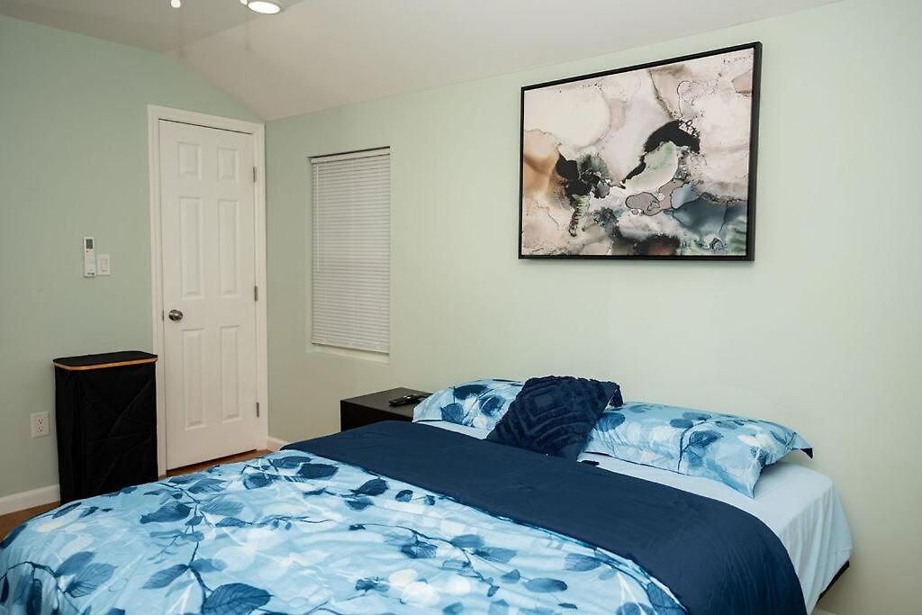 A Cozy Serene 3 Bdr, 2 Full Baths Near Jfk & Laguardia Airport Apartment *