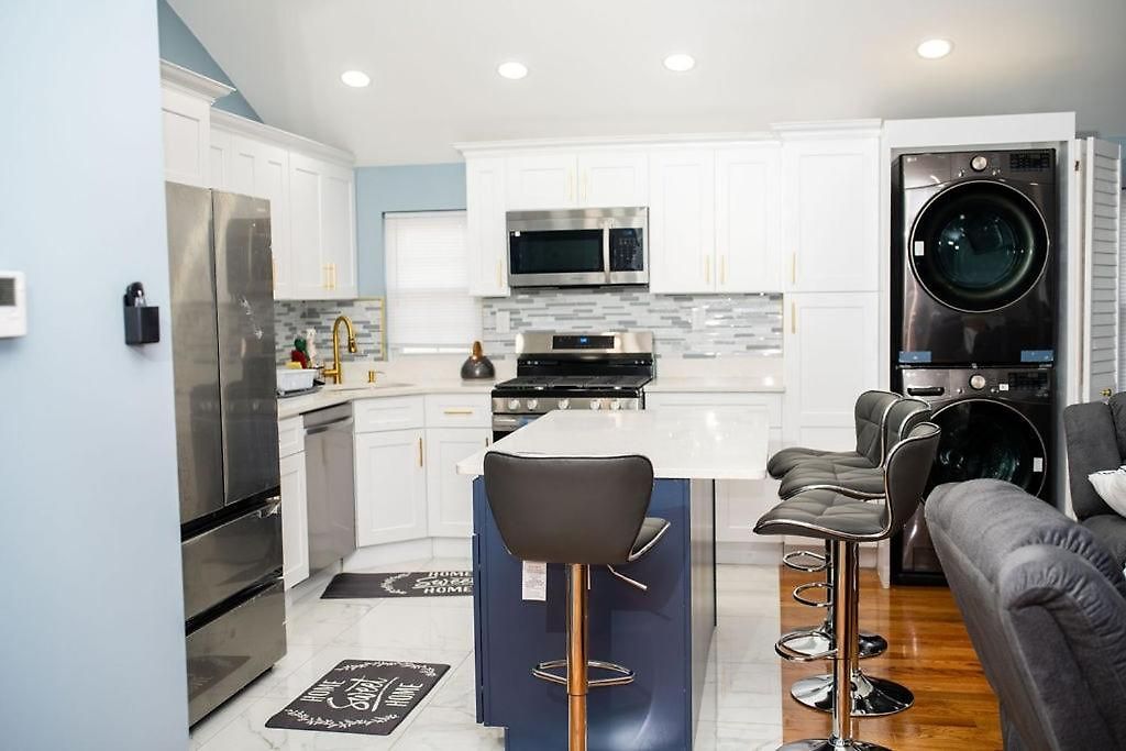 A Cozy Serene 3 Bdr, 2 Full Baths Near Jfk & Laguardia Airport Apartment *