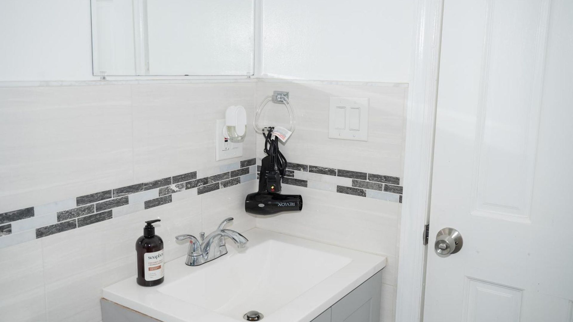 Homestay Ruby2 At Brighton 2min Walk To Ocean & Subway Chic *