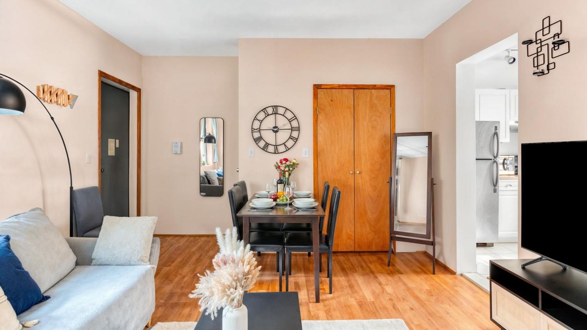 Stylish 2 Bedroom In Chelsea Apartment