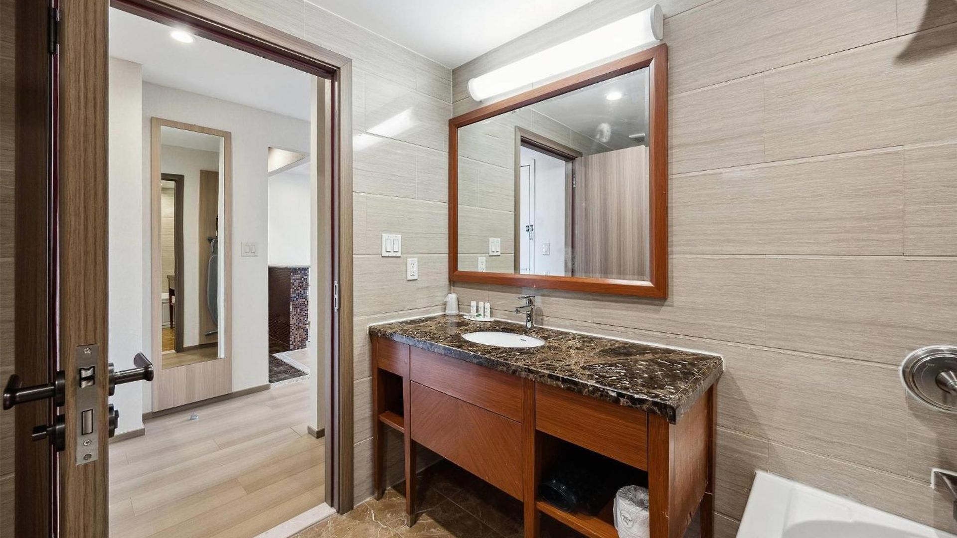 Ramada By Wyndham Flushing Queens 3*