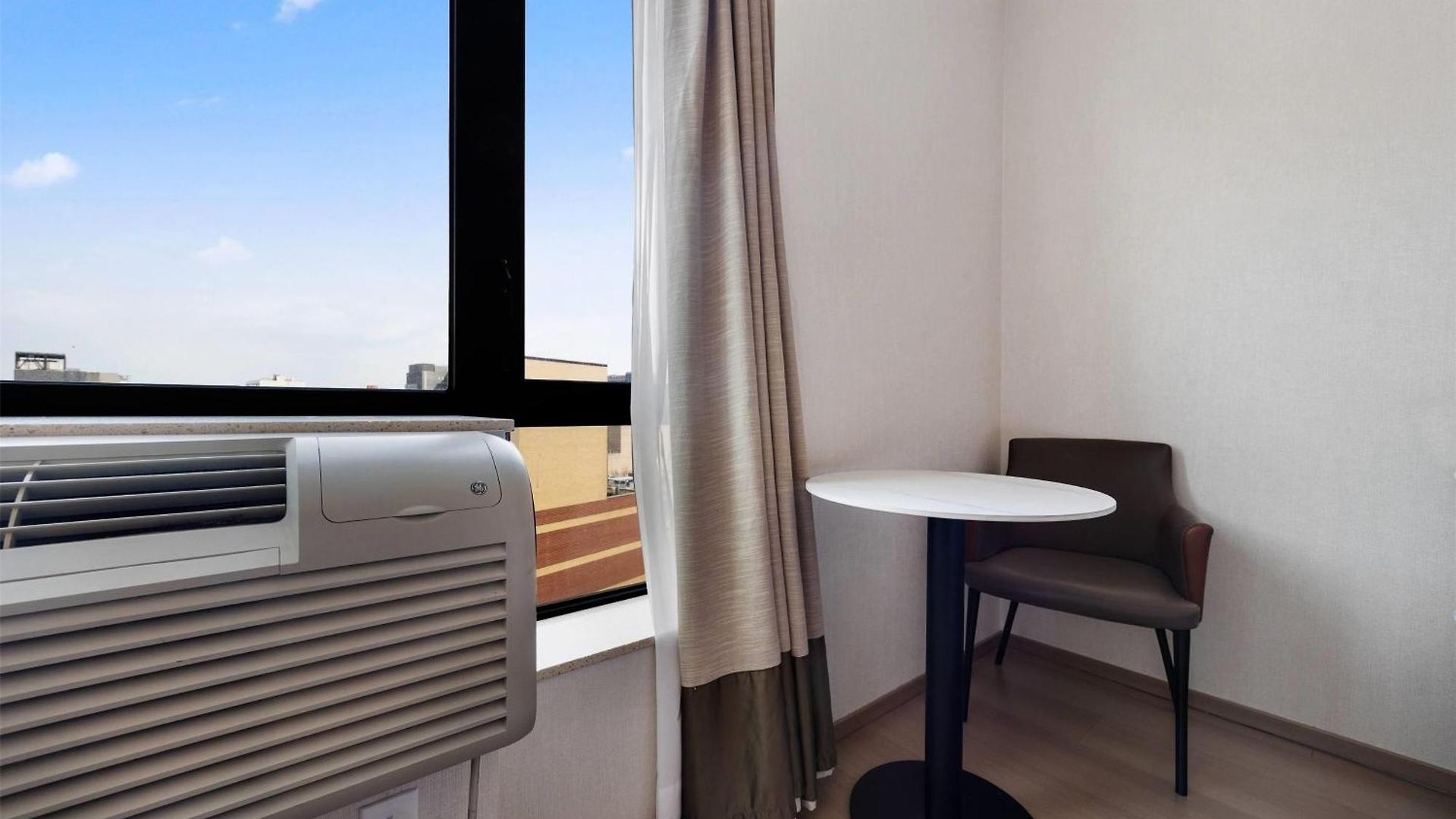 Ramada By Wyndham Flushing Queens 3*