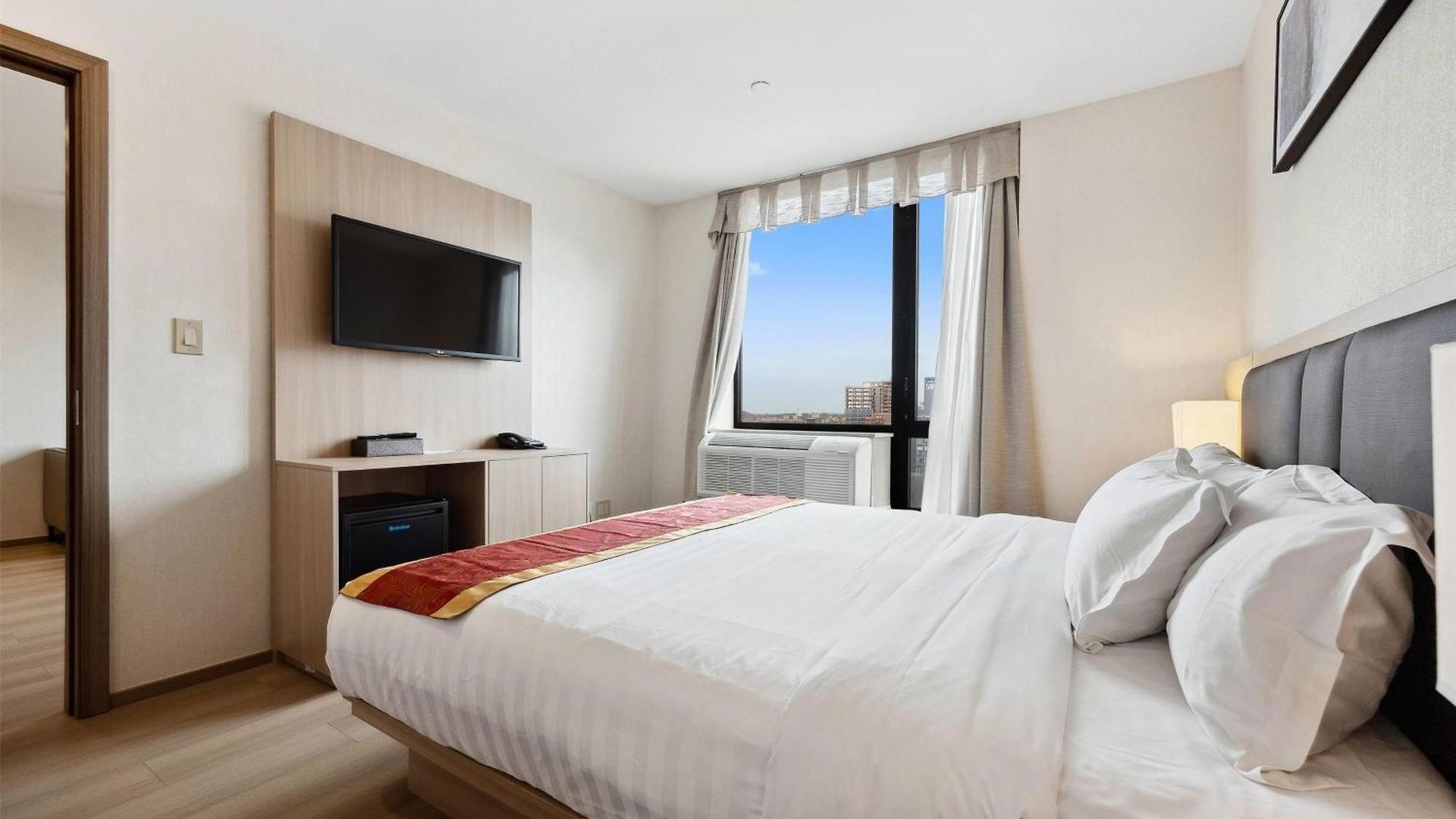 Ramada By Wyndham Flushing Queens 3*