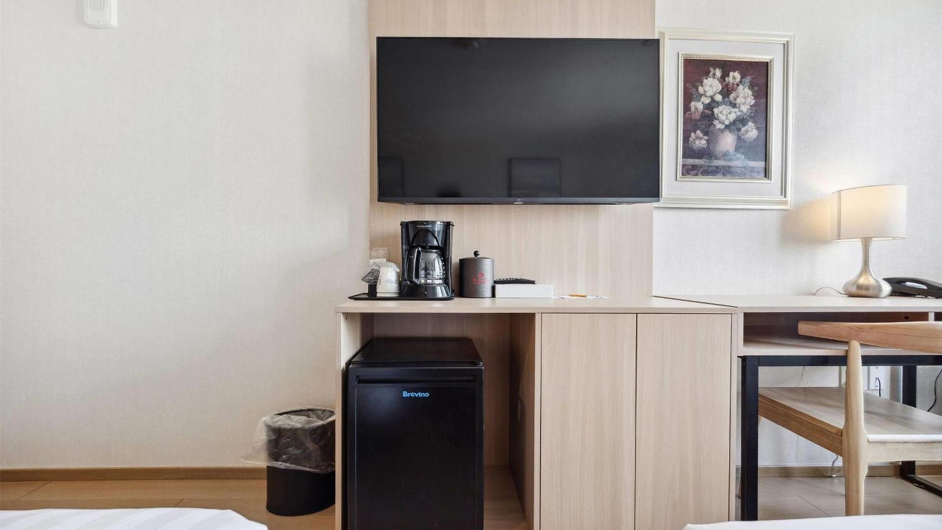 Ramada By Wyndham Flushing Queens Hotel