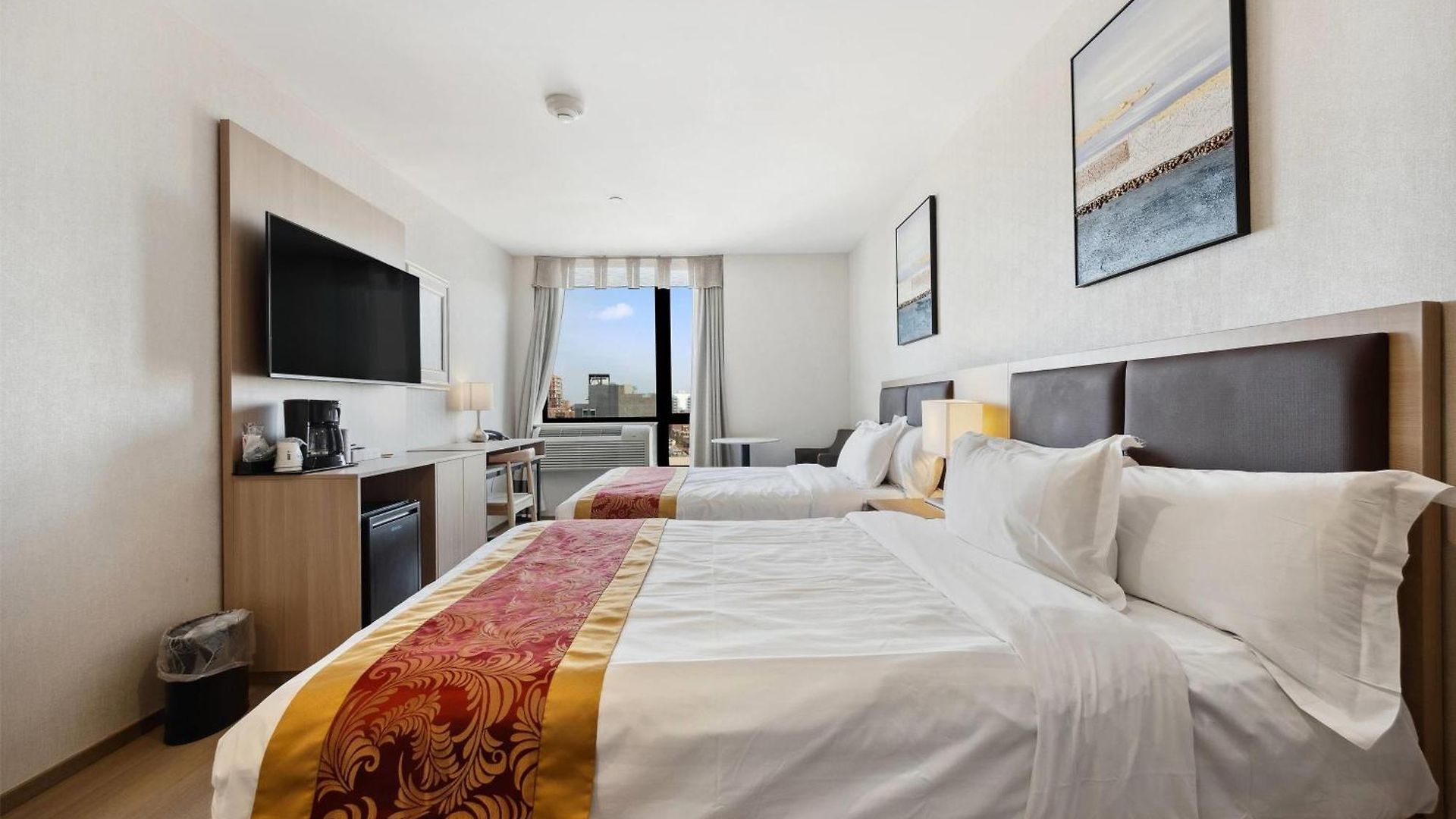 Hotel Ramada By Wyndham Flushing Queens 3*