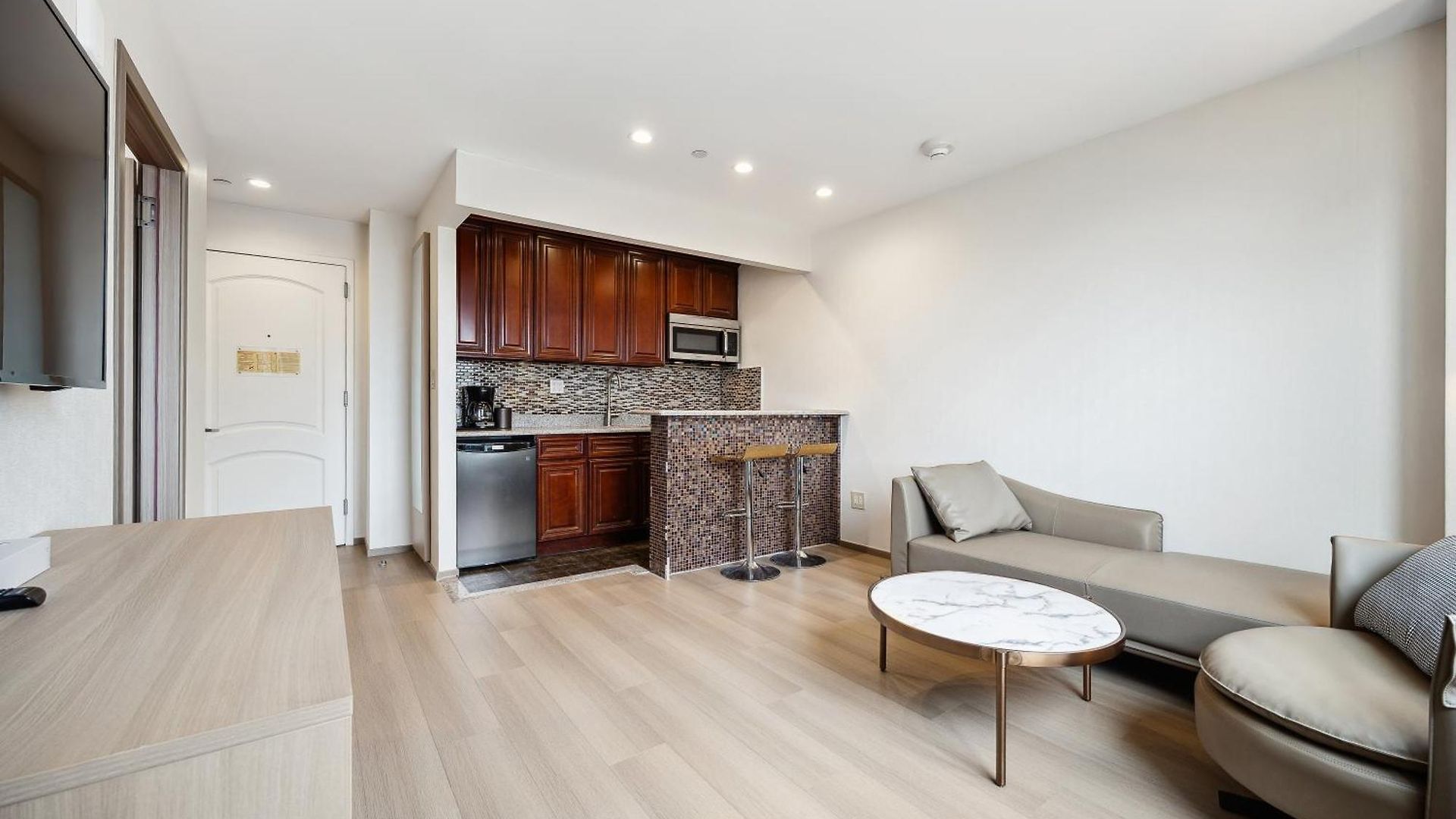 Hotel Ramada By Wyndham Flushing Queens 3*