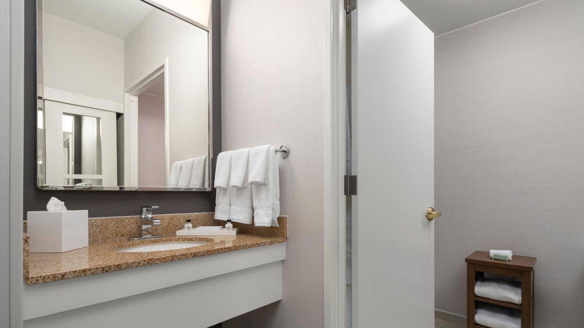 Hotel Courtyard Manhattan/midtown East 4*