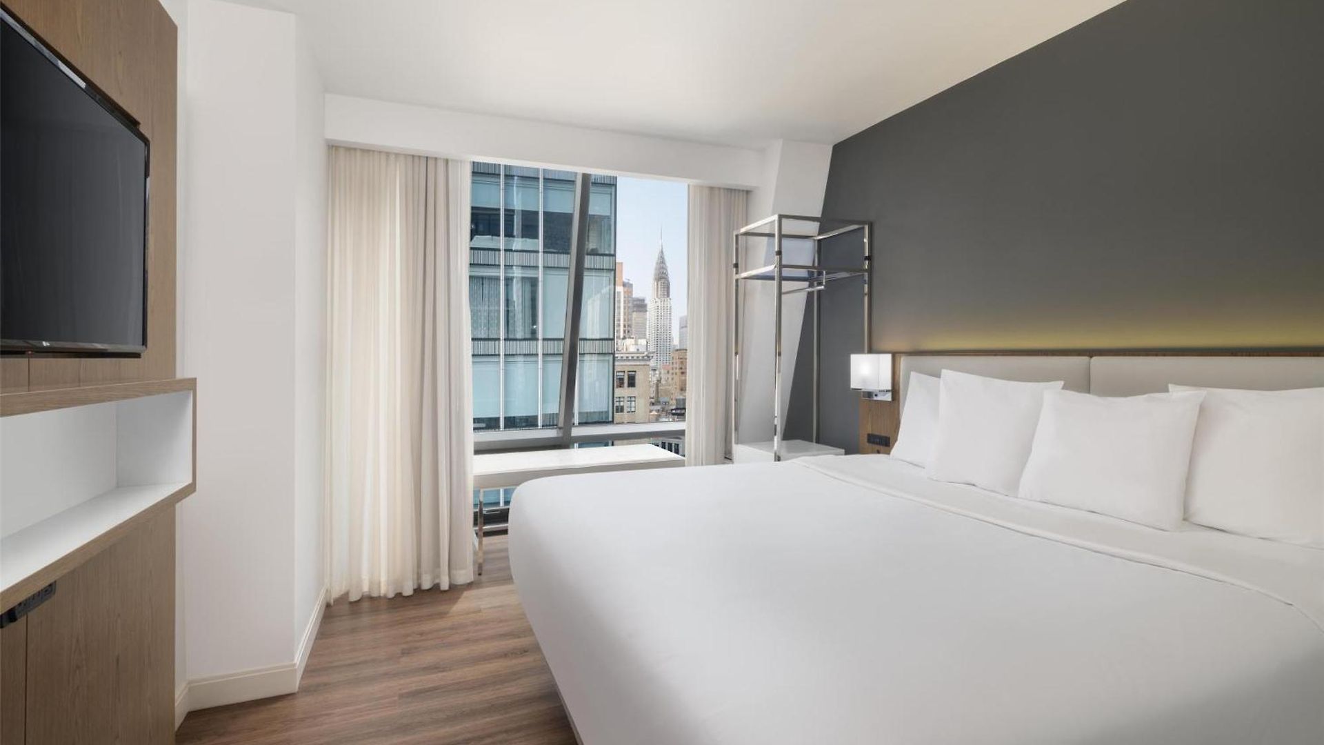Western Premier Empire State Hotel 3*