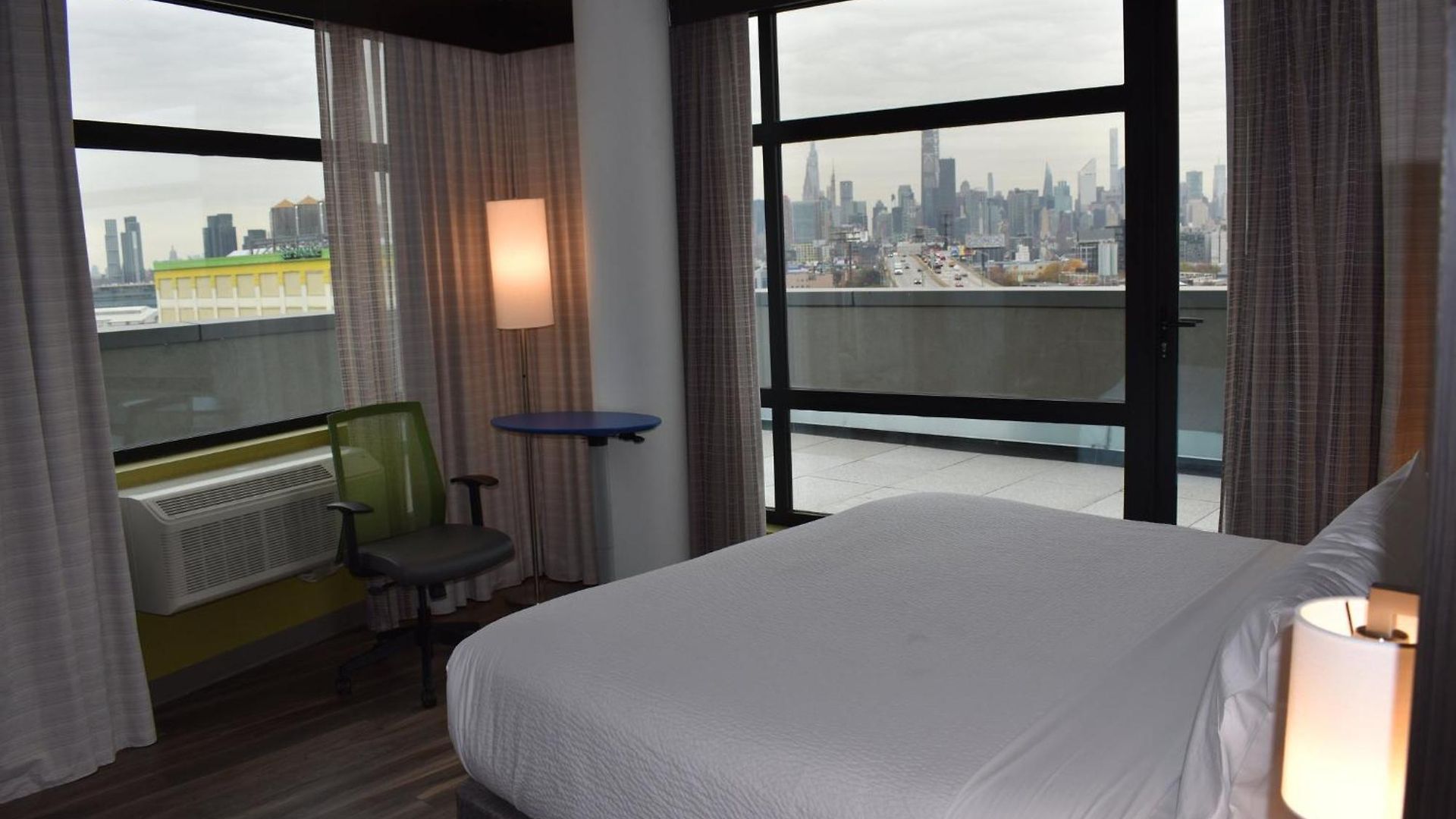 Express Long Island E - By Ihg New York