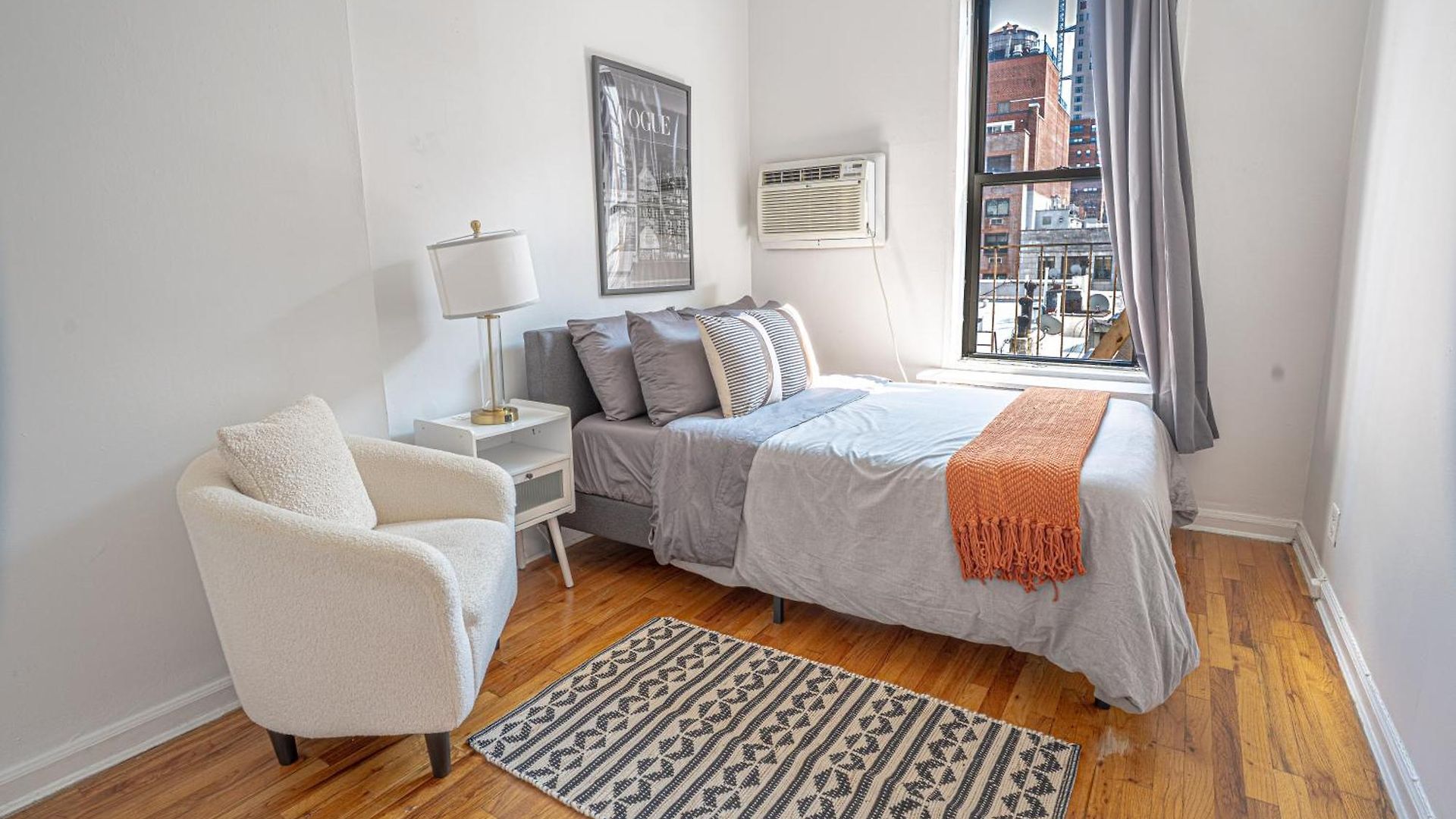 Chic 2bd Upper East Side Retreat *