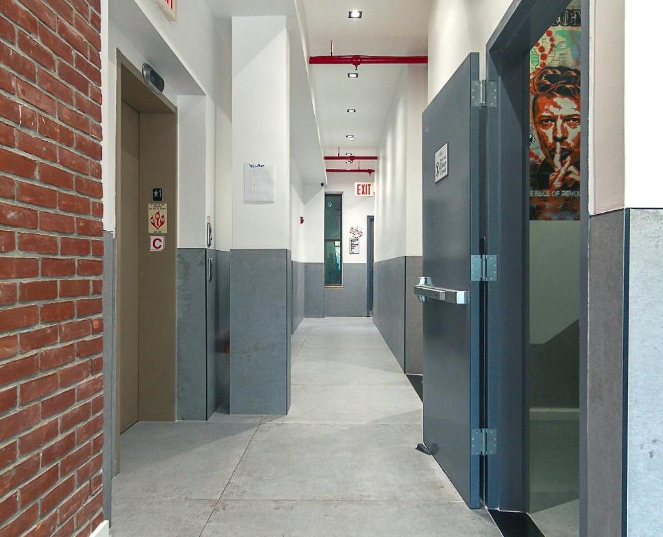 Ny Moore Hostel *