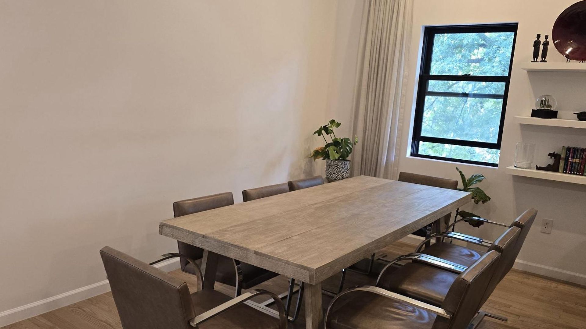 Astoria, Steps Away From Manhattan 3*