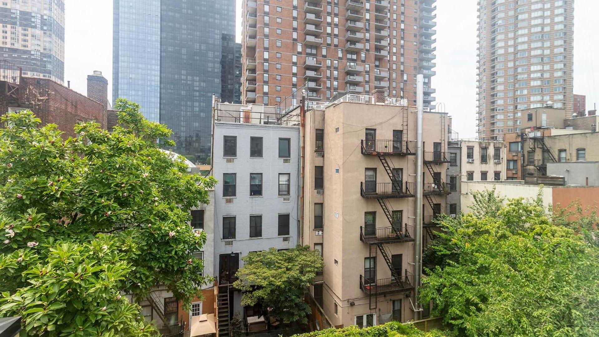 Little Manhattan 5 Min Walk To Times Square Private Bathroom World Cup 2026 Ready Homestay