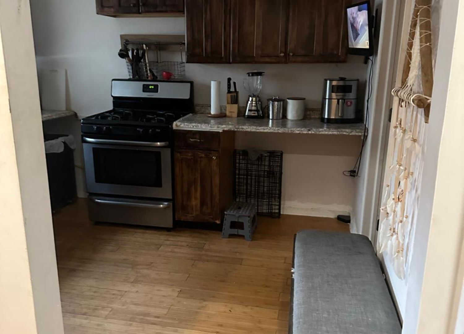Your Away From ! Unit 2- 1st Floor Apartment *