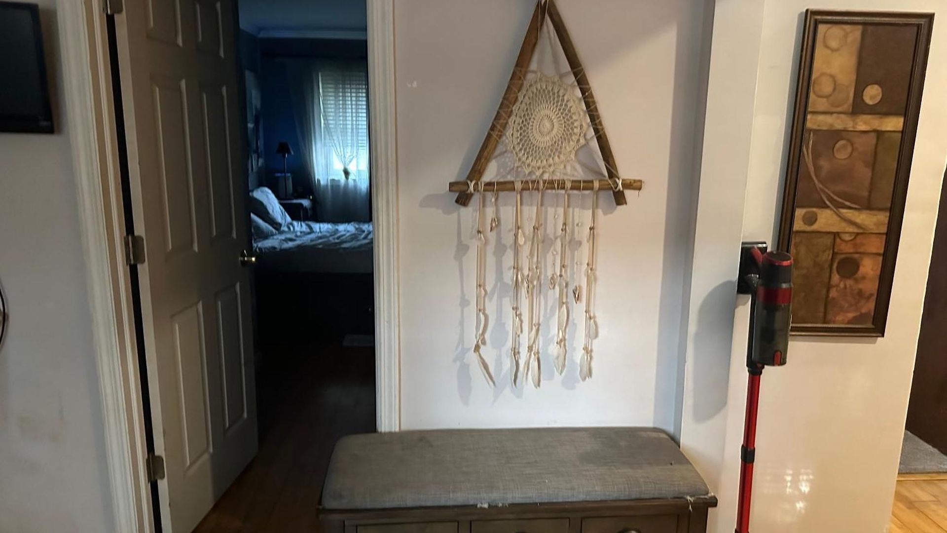 Your Away From ! Unit 2- 1st Floor Apartment New York