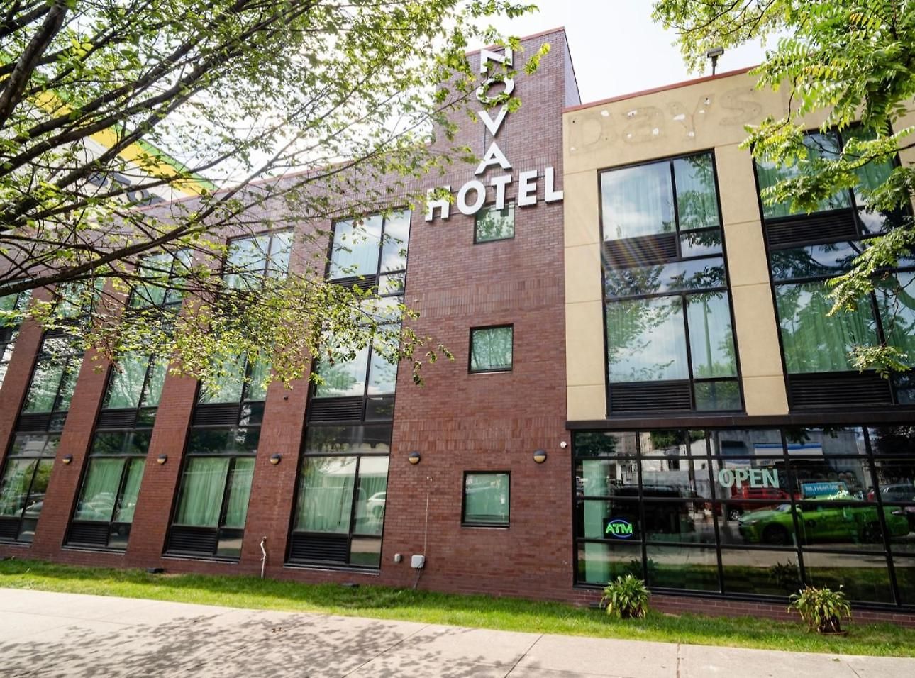 Nova Bronx Hotel 4*