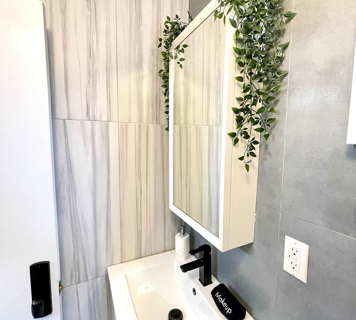 Apartment Madison Ave Oasis