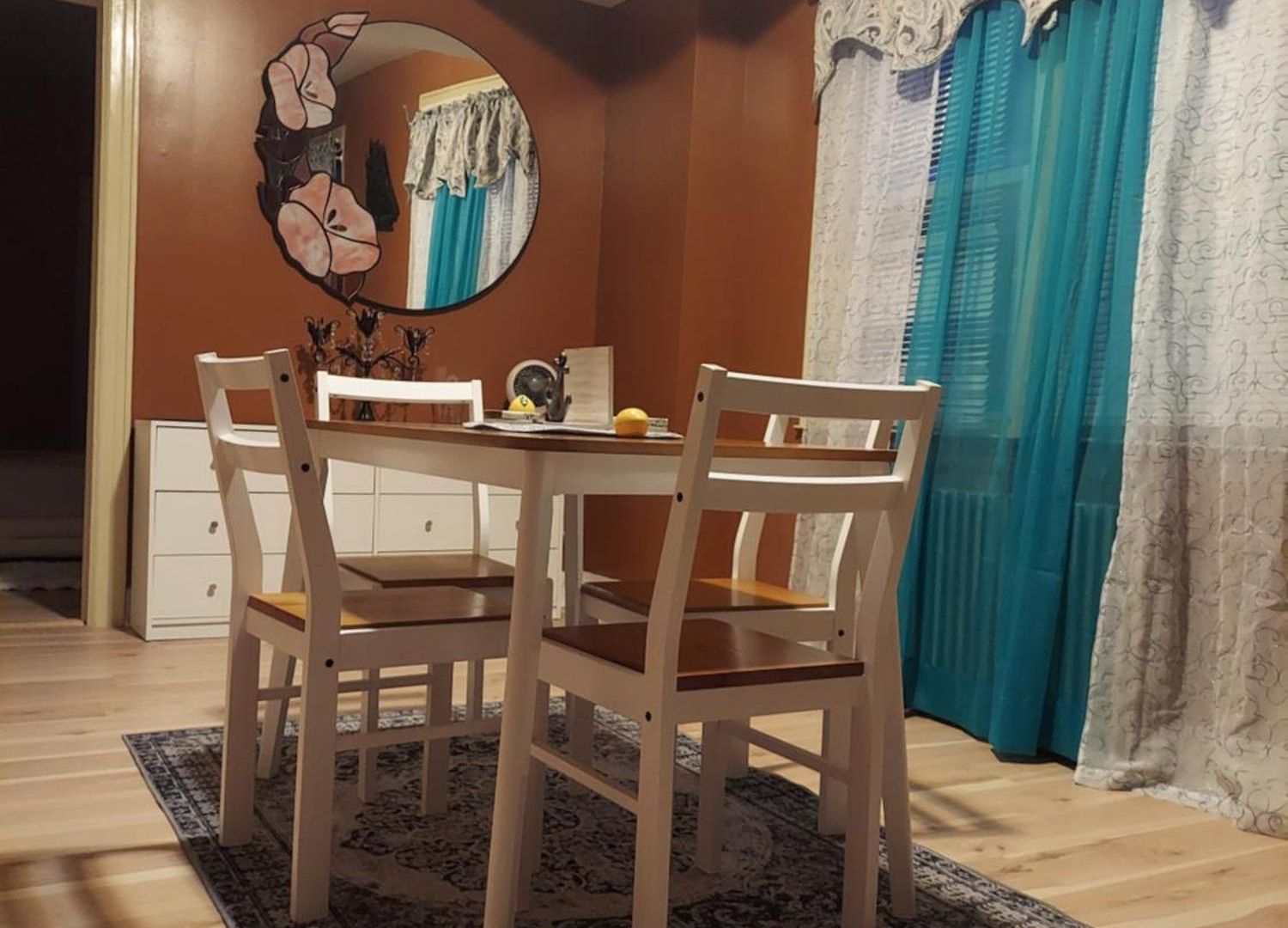 Queens Chateau Apartment *
