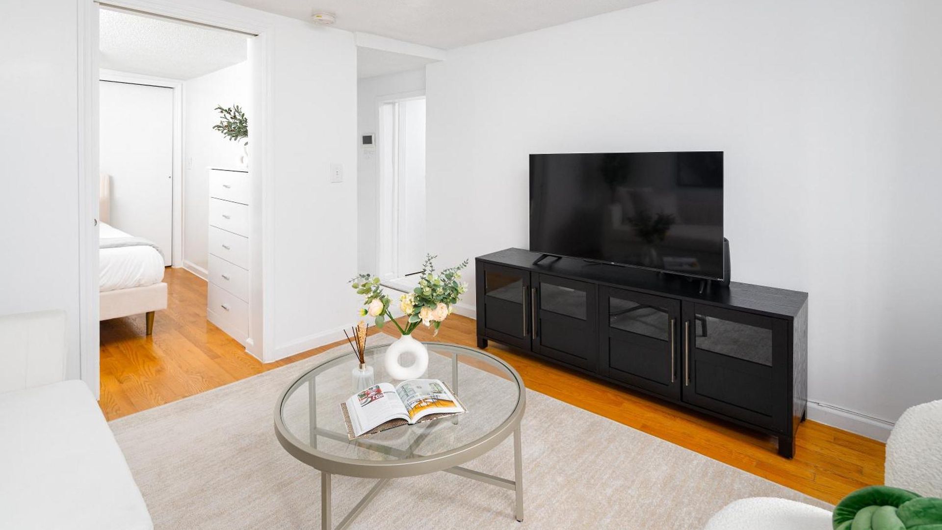 Bright 1br Escape In Lower East Side Nyc