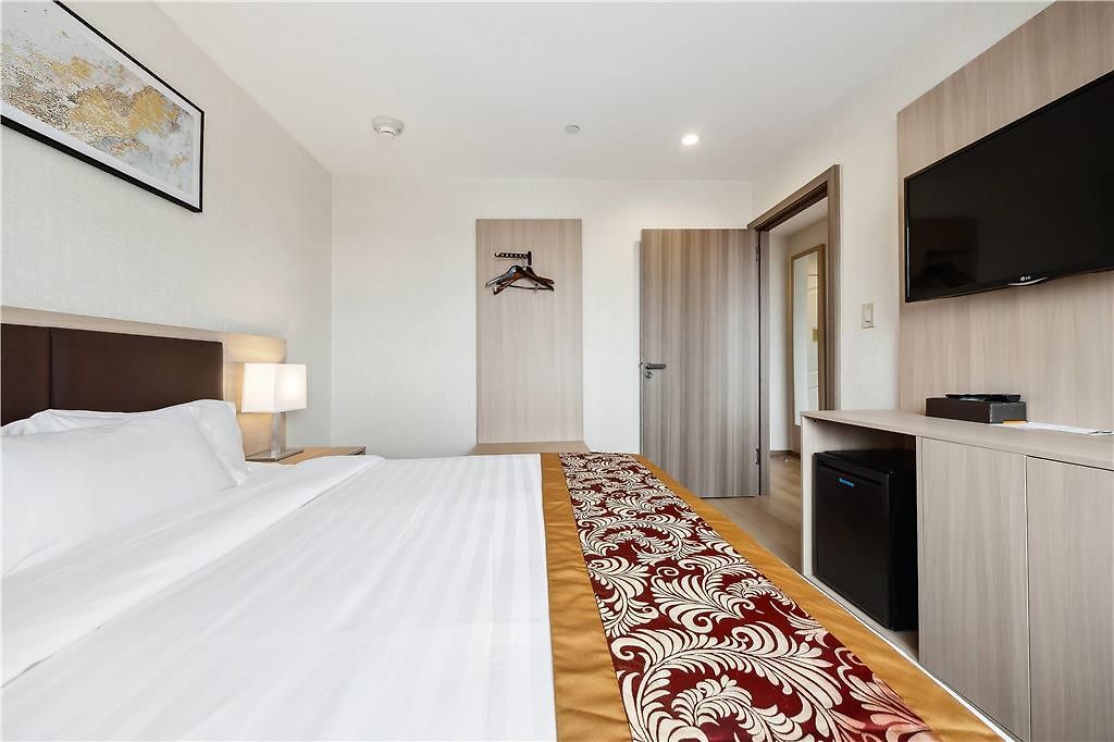 Ramada By Wyndham Flushing Queens