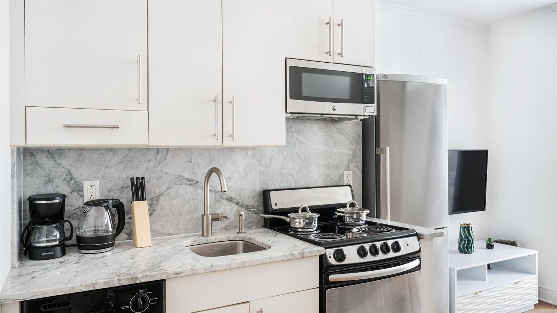 Apartment 1 Bedroom Gem In Prime Location Of Nyc
