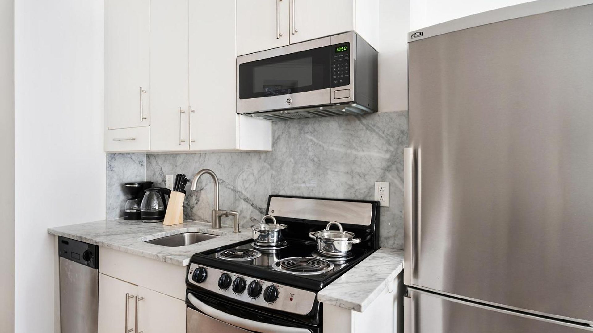 Apartment 1 Bedroom Gem In Prime Location Of Nyc *