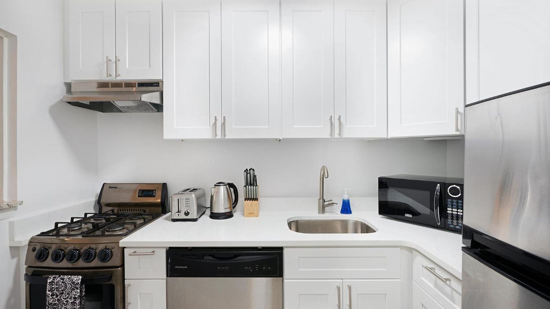 Amazing For 2 1 Bed 1 Bath *
