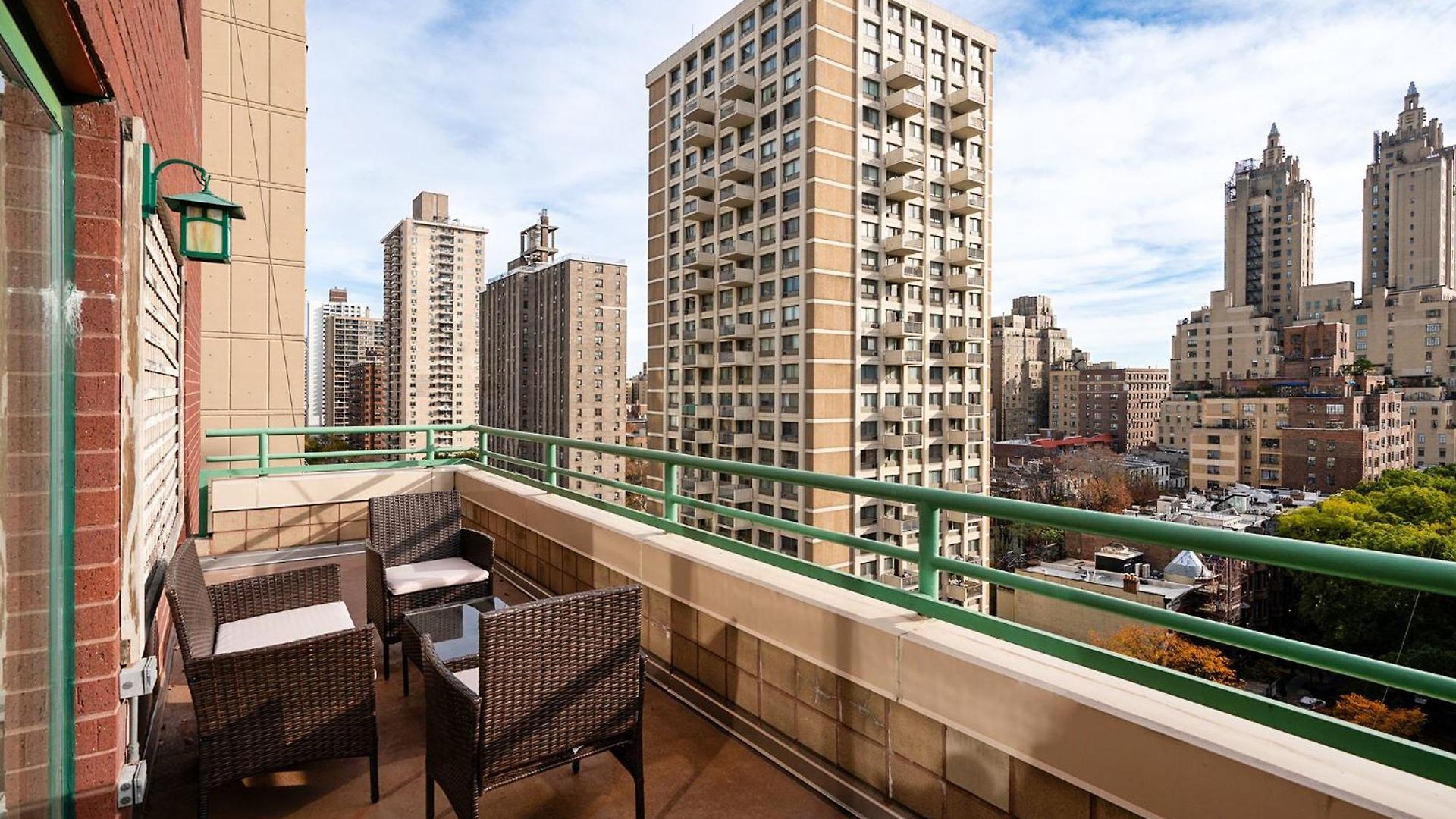 Contemporary 2 Bed 2 Bath Bright And Sunny New York