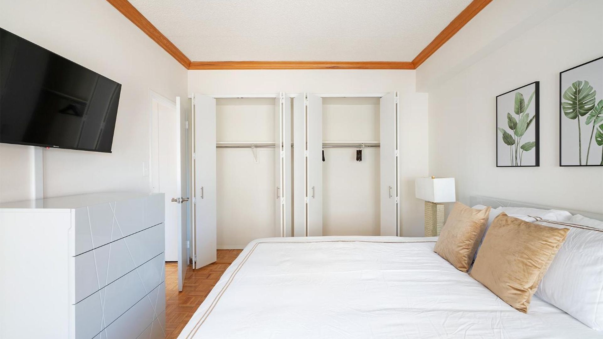 Apartment Contemporary 2 Bed 2 Bath Bright And Sunny