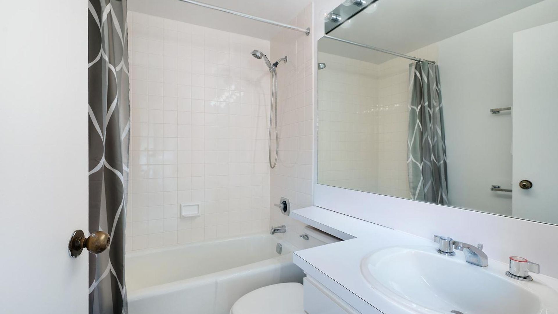 Apartment Contemporary 2 Bed 2 Bath Bright And Sunny New York