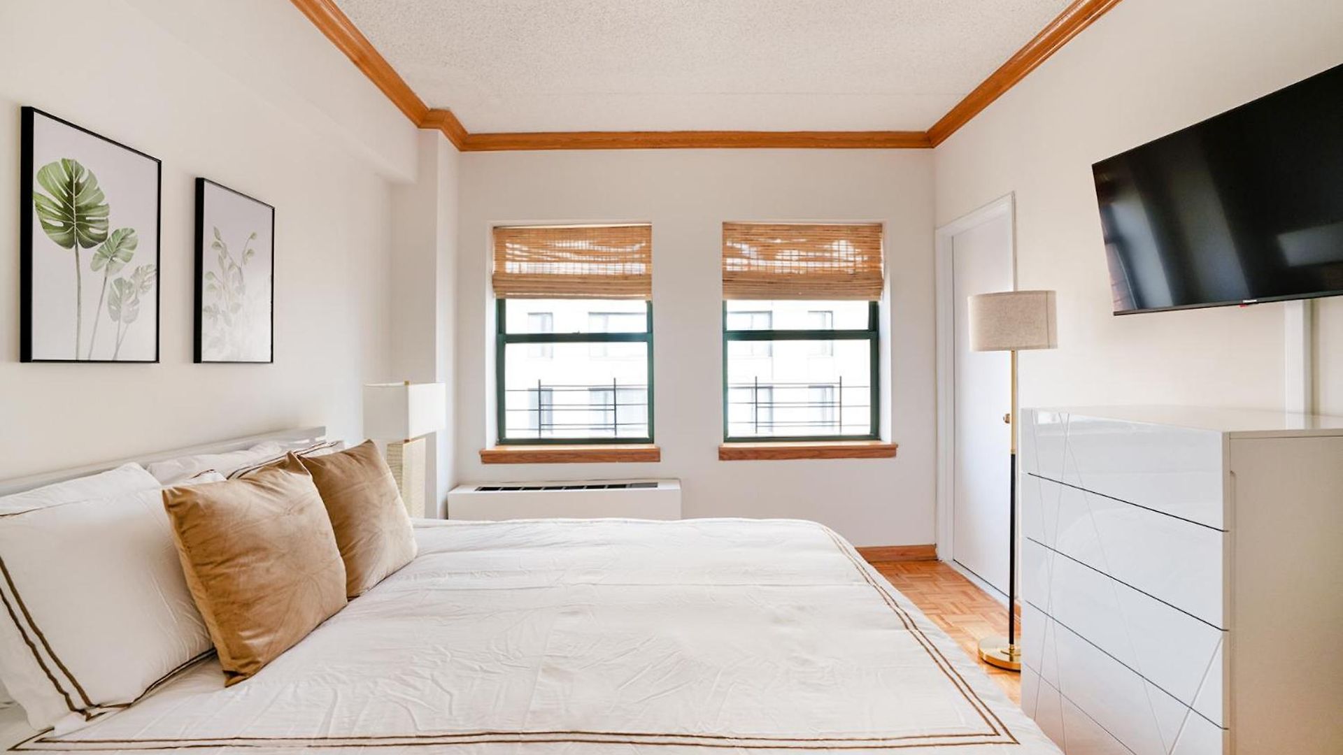 Contemporary 2 Bed 2 Bath Bright And Sunny New York