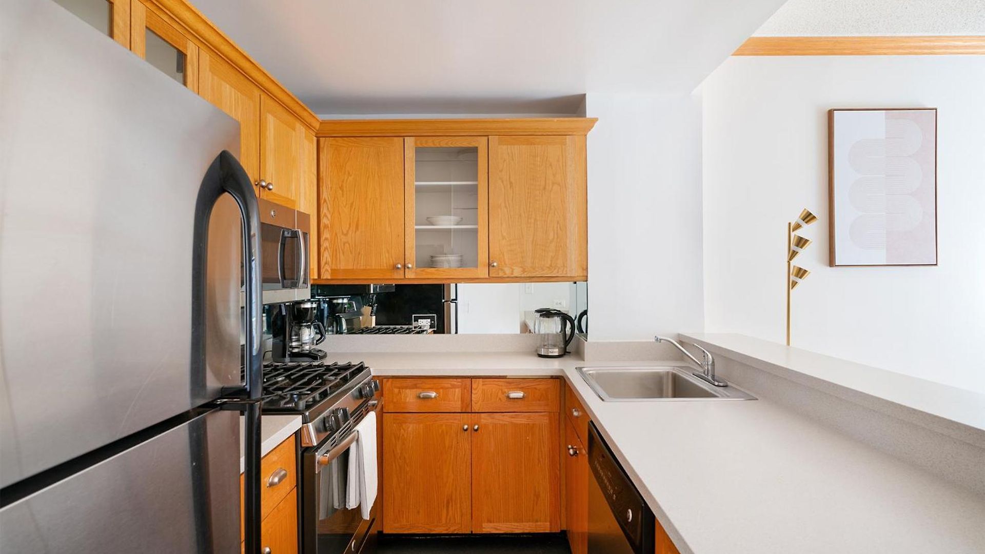 Apartment Contemporary 2 Bed 2 Bath Bright And Sunny *