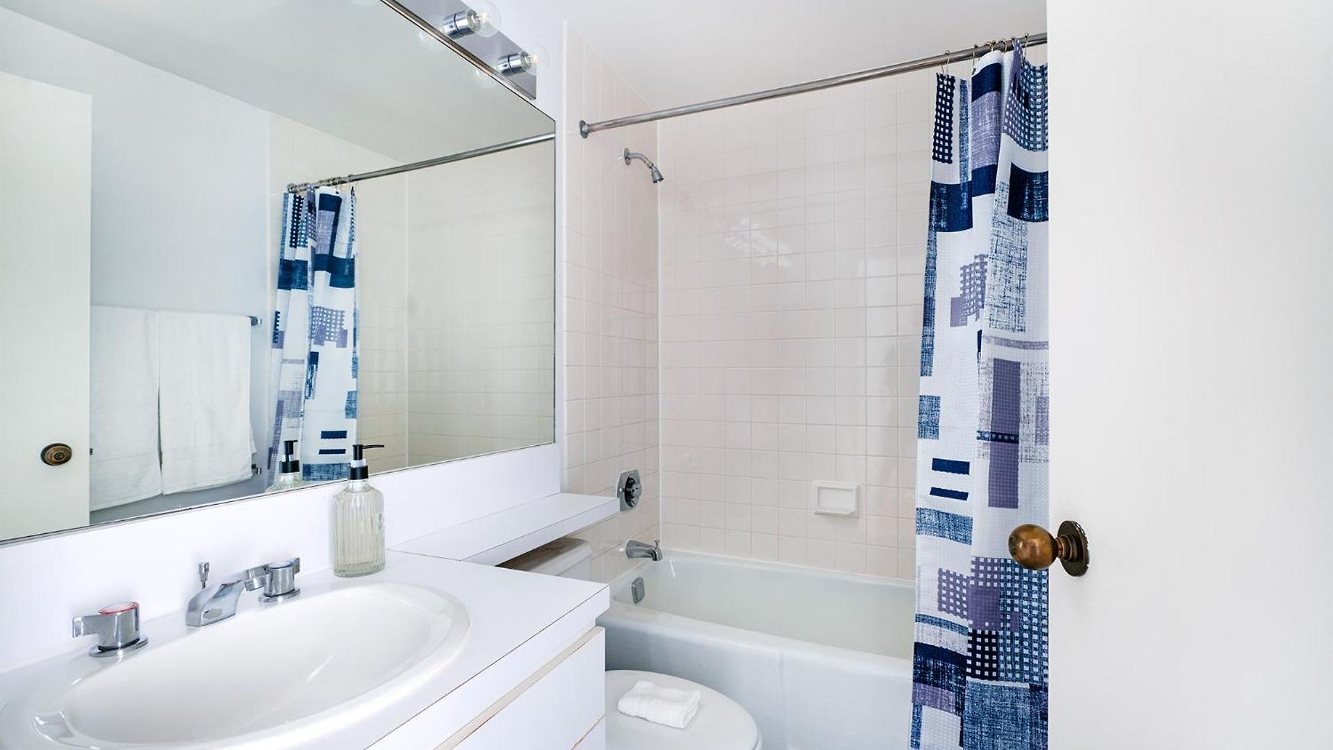 Sunny 3 Bedroom 1 Bath In Nyc Apartment *