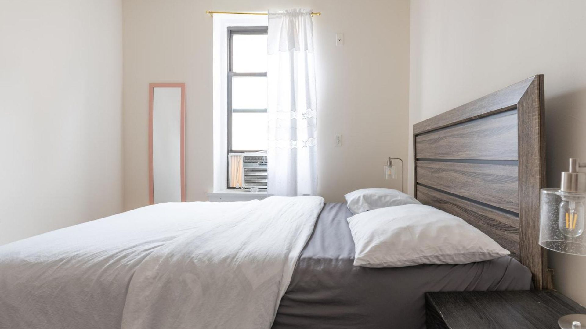 5 Bedroom 2 Bath Full Floor Midtown Apartment