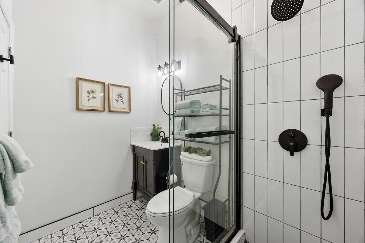 Apartment 2br And 2ba In Historic Brownstone Near Subway